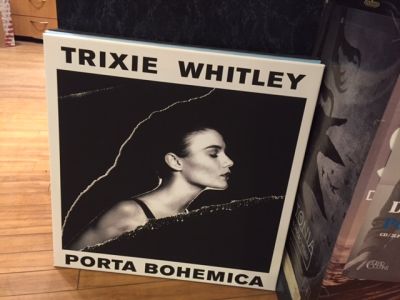 trixie-whitley-porta-vinyl
