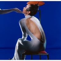 Sawayama, Rina Hold The Girl